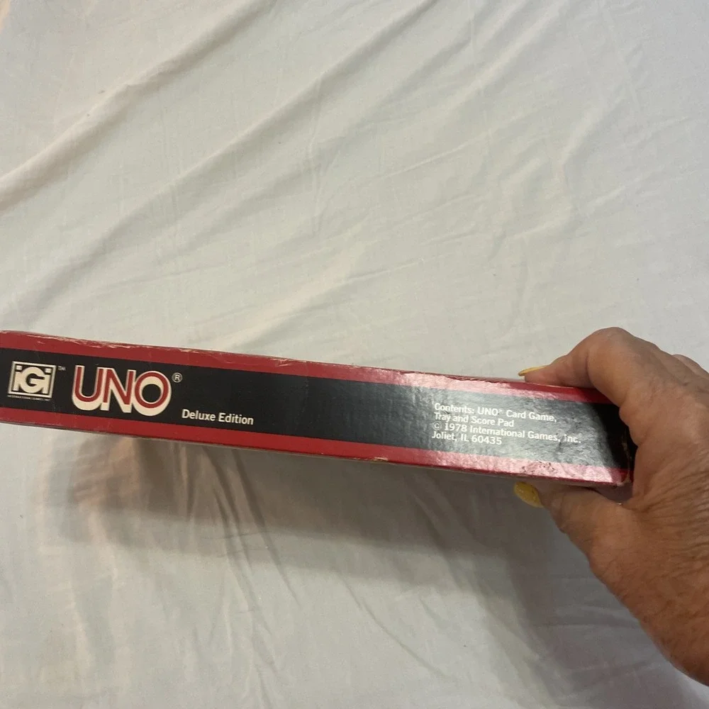 UNO DELUXE EDITION Vintage 1978 Card Game and Box, Score Pad Included